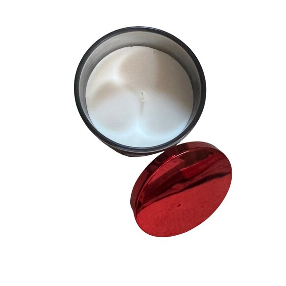 DW Home Peppermint Bark Candle 8.6 Ounces Red Glass Jar with Lid NEW - Picture 4 of 5